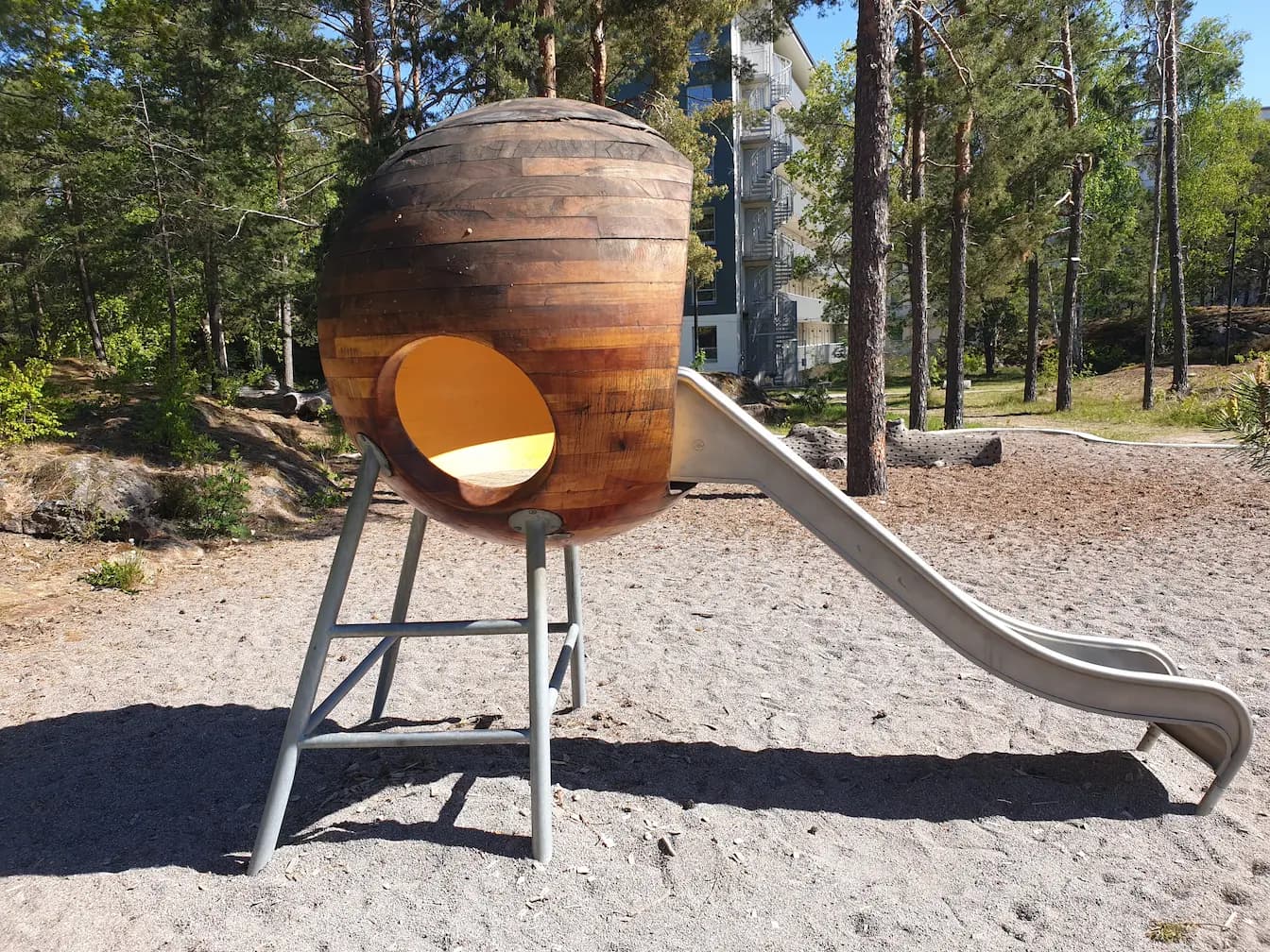 Lekplats i Vårberg, rutschkana